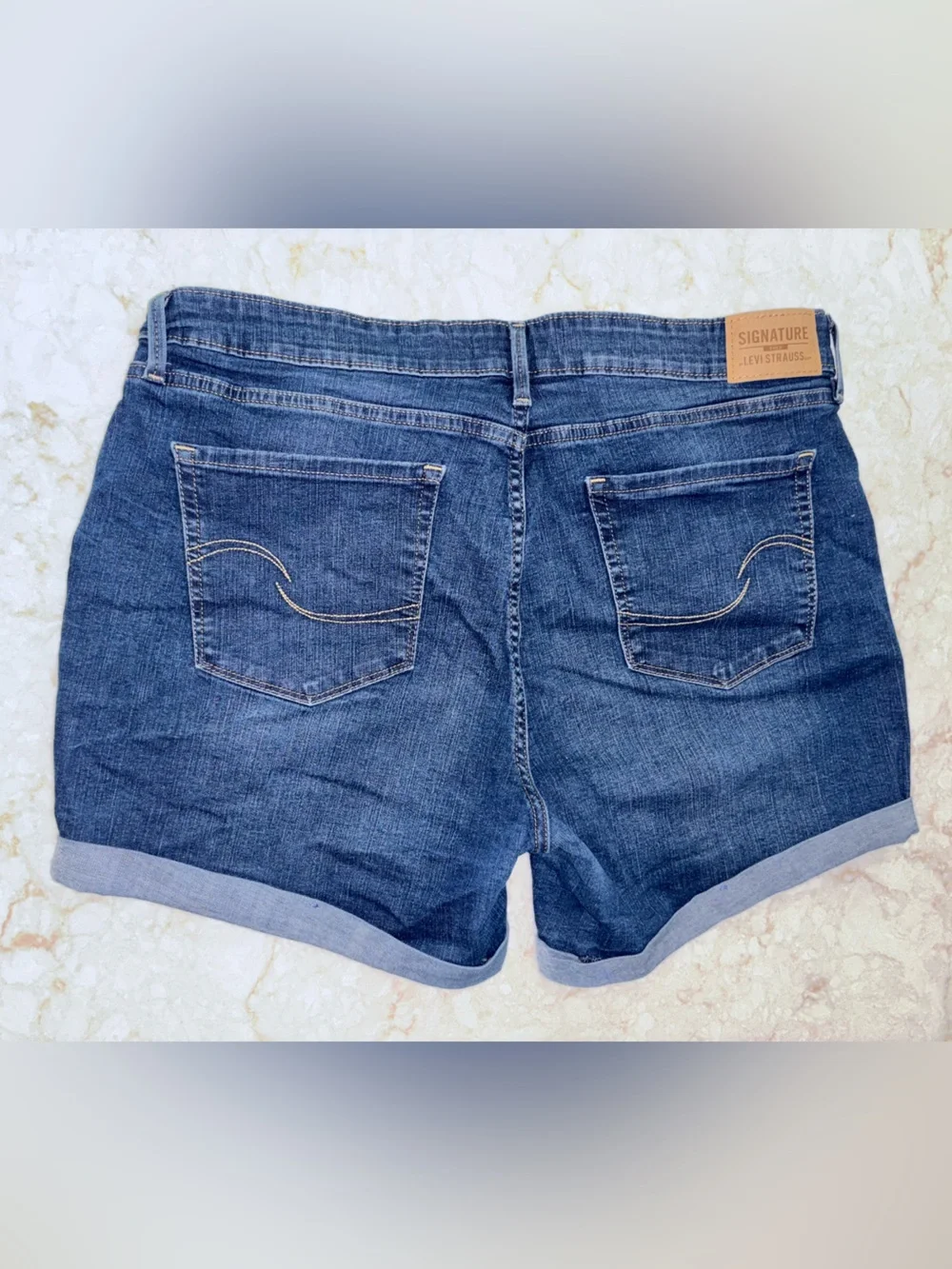 Signature by Levi Strauss Rolled Hem Jean Shorts 4” - size 16 - W33 - Picture 3 of 5